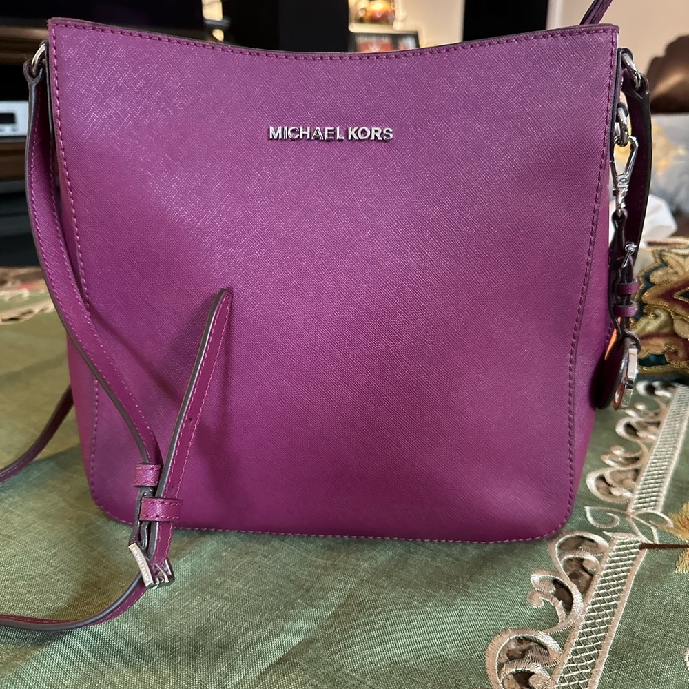 michael kors cross body or shoulder bag